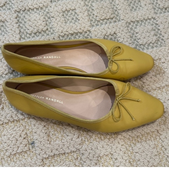 Loeffler Randall Yellow Flats - Picture 1 of 7